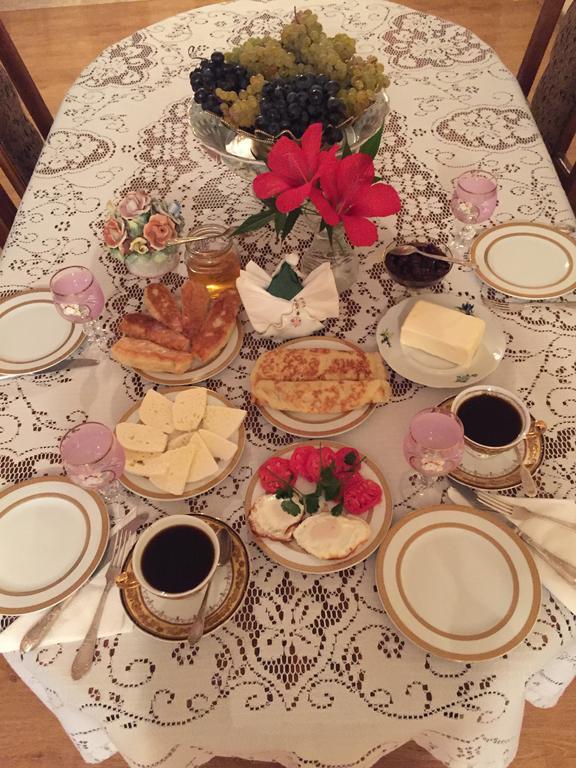 Guest House Gzirishvili Кварели Екстериор снимка